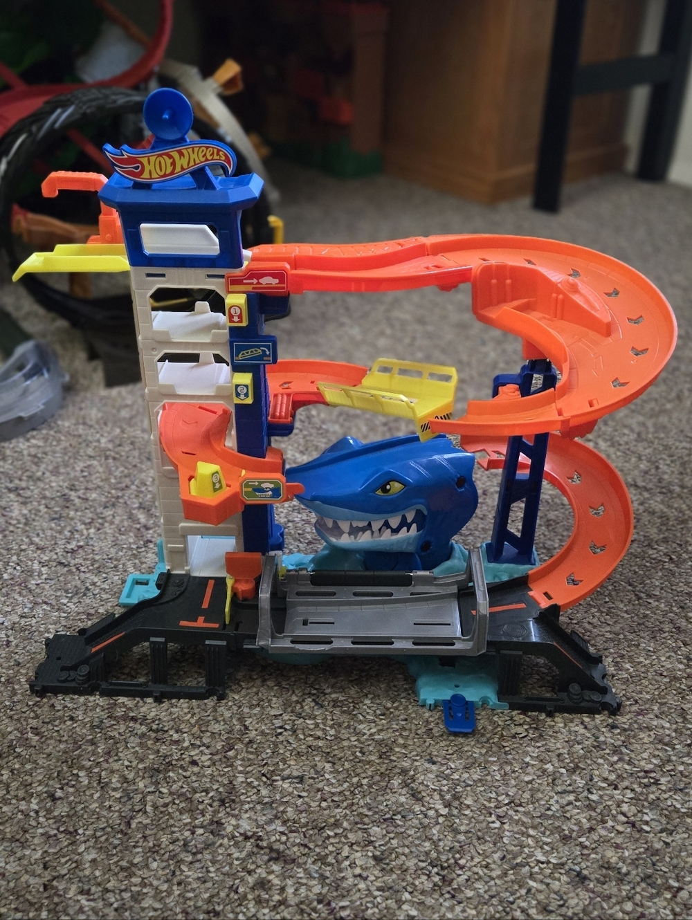 Hot Wheels City Attacking Shark Escape Playset